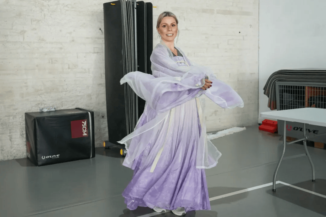 西大学生趣味运动会如何让中西青年“玩”成一片？开元棋牌app汉服、塔罗、运动破冰！第二届中(图2)