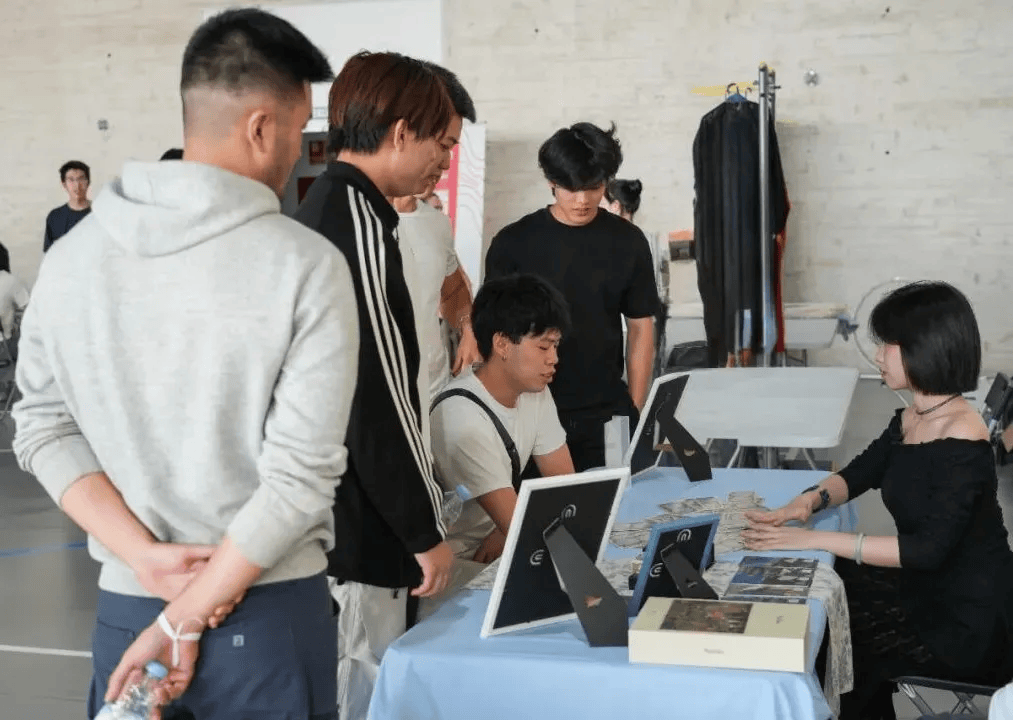 西大学生趣味运动会如何让中西青年“玩”成一片？开元棋牌app汉服、塔罗、运动破冰！第二届中(图4)